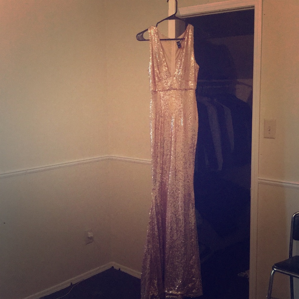I’m selling A beautiful like pinkish gold dress